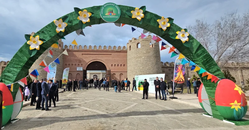 Bahar sevinci, yaz təravəti: Naxçıvanda festival ab havası FOTOLAR