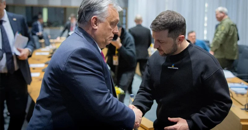 Разминал ноги : СМИ рассказали о поведении Орбана в ходе речи Зеленского