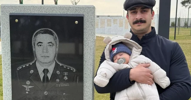 Nəvəsi və oğlu Milli Qəhrəmanın məzarını ziyarət etdi