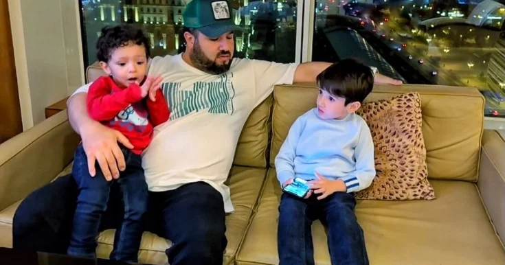 Müğənni Elnur övladları ilə kamera qarşısında FOTOLAR