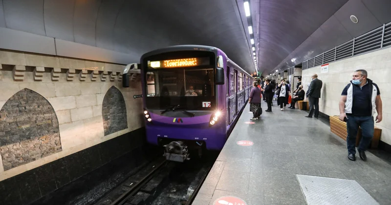 В Бакинском метро произошёл сбой: пассажиры эвакуированы