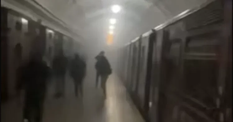 Moskva metrosunda tüstülənmə VİDEO