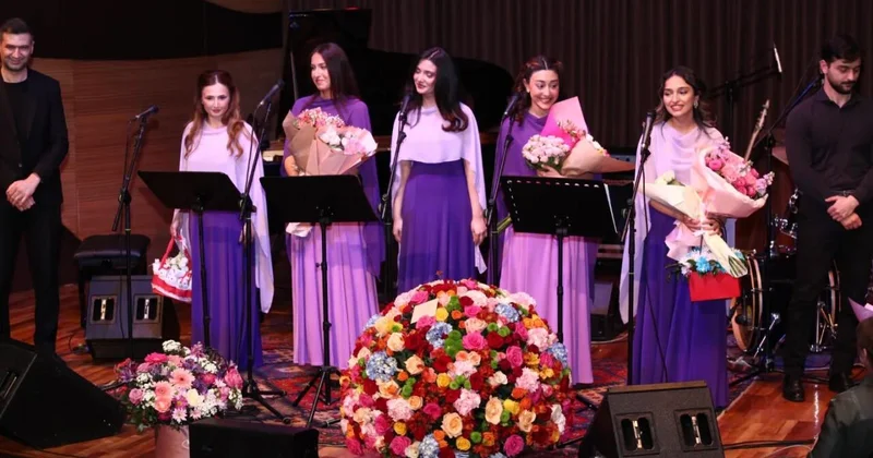 “Naz” vokal ansamblı “O illərin nəğməsi” adlı konsert proqramı ilə çıxış edib FOTO