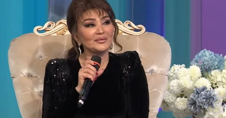 Geyimlərini hərraca çıxaracaq Video