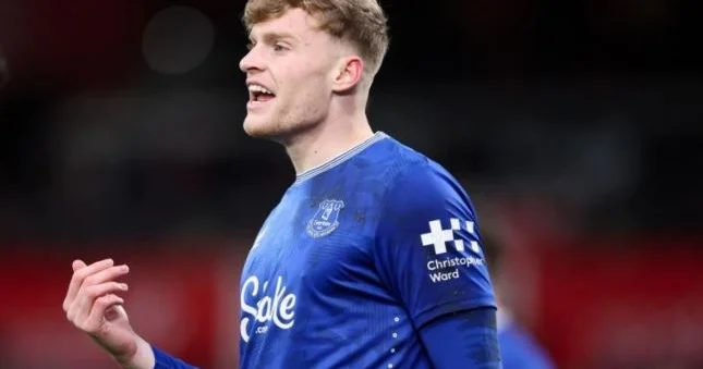 Everton un müdafiəçisi sıradan çıxdı