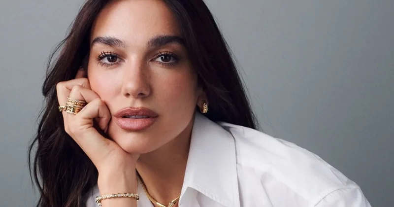 Dua Lipa nişanlısı ilə tətildə Fotolar
