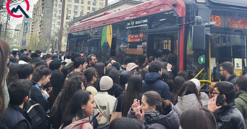 Metrodakı problem insanları çətin vəziyyətdə qoydu VİDEO