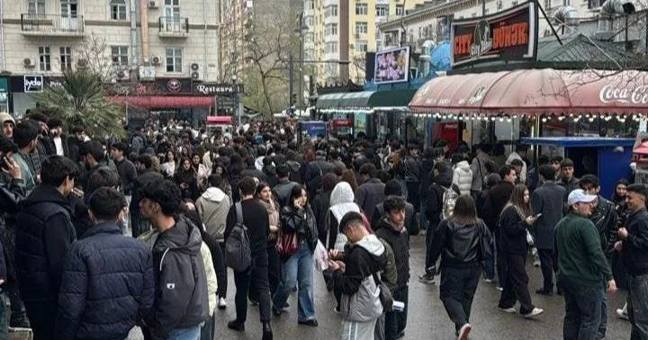 Metro dayandı, sərnişinlər yollarda qaldı FOTO