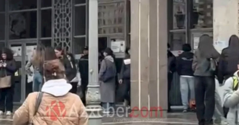 Avtobus dayanacaqlarında sıxlıq yarandı VİDEO
