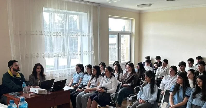 Yüksək nəticə göstərən şagirdlər Qarabağ Universitetinin ixtisasları ilə tanış olublar