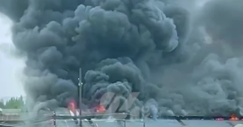 Крупный пожар вспыхнул на рынке в Кыргызстане ВИДЕО