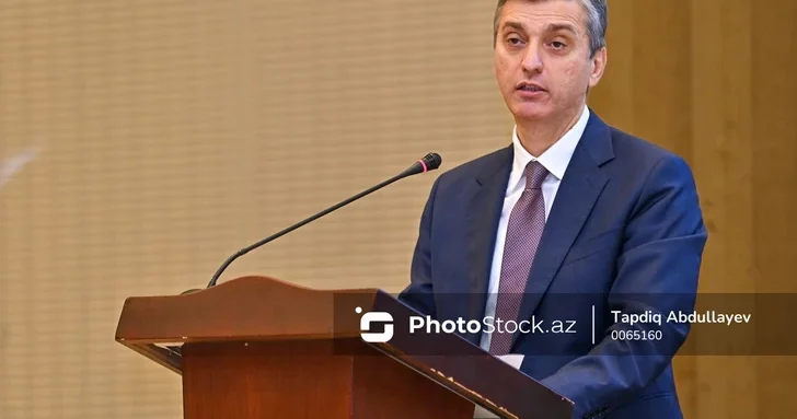 Вюгар Гюльмамедов представил парламенту отчет Счетной палаты за 2025 год