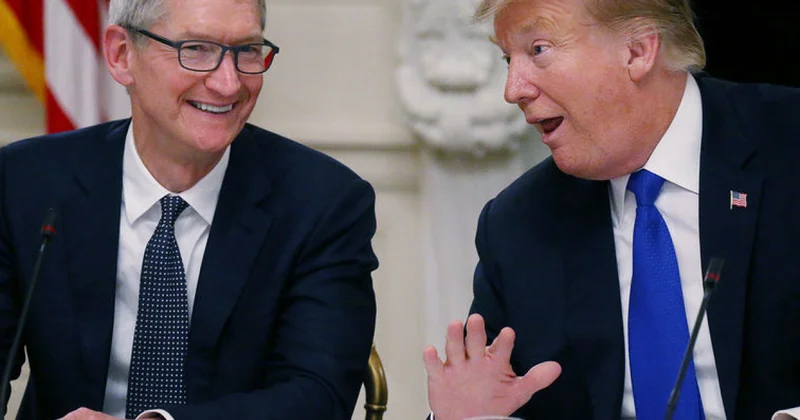 Трамп: Глава Apple позвонил, чтобы поцеловать меня в з… ФОТО