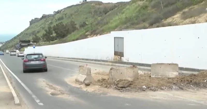 Səbaildə beton maneələr təhlükə yaradır (VİDEO)