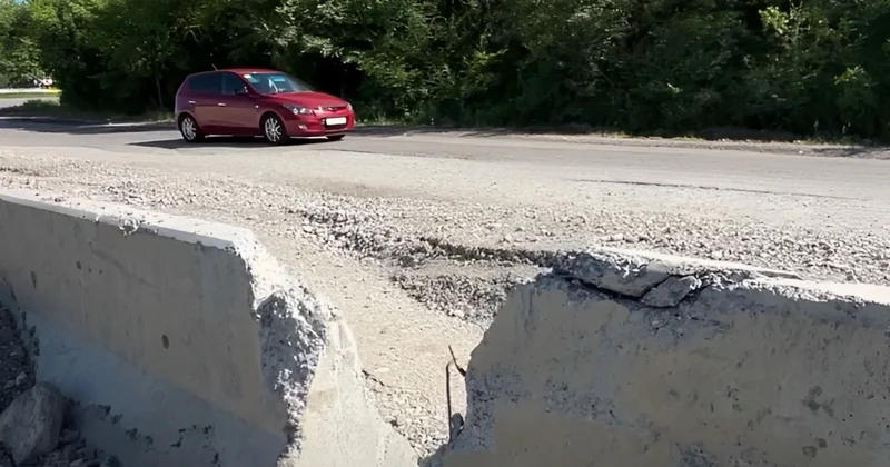 Ağsuda yağışdan sonra yollarda çökmələr genişləndi Sürücüləri boğaza yığan problem
