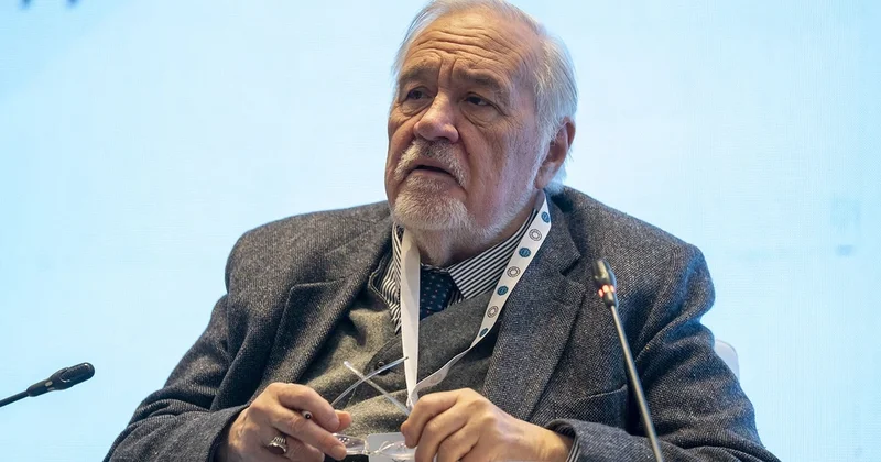 İlber Ortaylı: Biz bir millət, iki dövlətik, üçüncüsü də gəlir