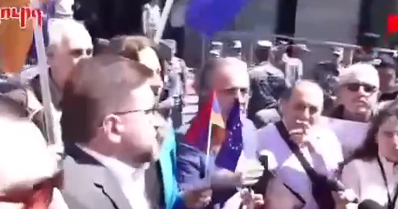 Lavrovla Mirzoyanın görüşü zamanı Ermənistan XİN binası qarşısında Rusiya əleyhinə aksiya təşkil olunub