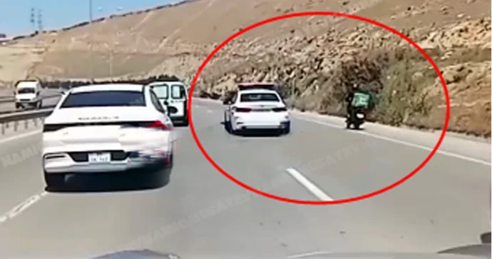 Yol polisindən alqışlanacaq addım: Motosikletçini küləkdən qorudu VİDEO