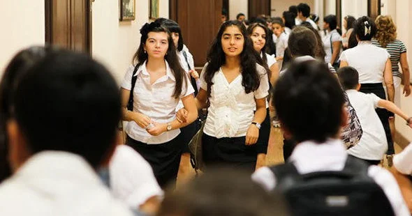 Direktorun müəllimi təhdid etməsi ilə bağlı rəsmi açıqlama