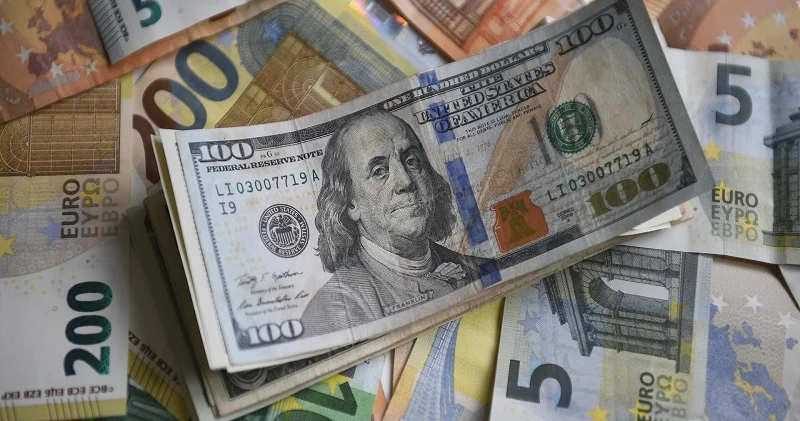 Əhali kütləvi şəkildə dollar almağa başladı: Nə baş verir? KONKRET