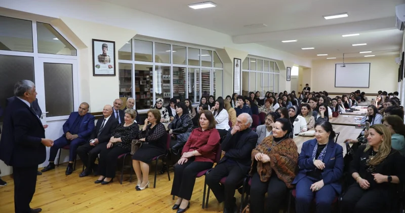 Gəncə Dövlət Universitetində tanınmış şair Qəşəm Nəcəfzadə ilə görüş keçirilib