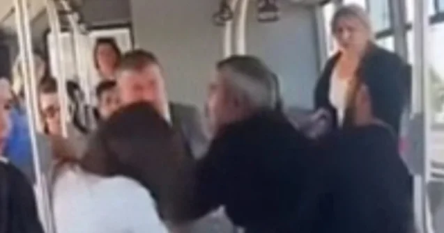 Avtobusda sərnişinlər əlbəyaxa oldular Video
