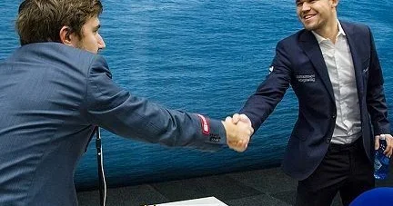 Maqnus Karlsen dünya rekorduna imza atdı