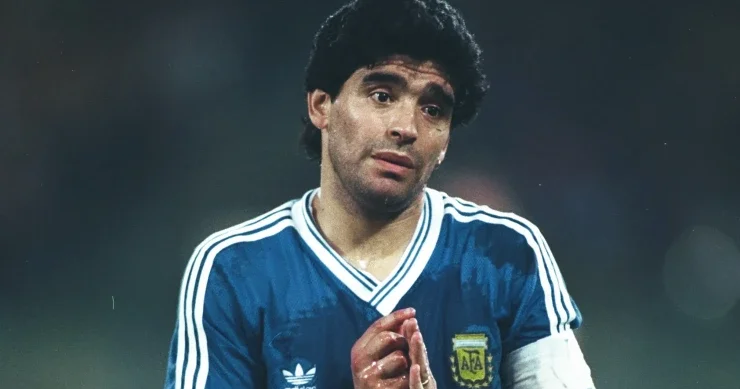 Məşhur müğənni Maradonanın öldüyünü indi bildi