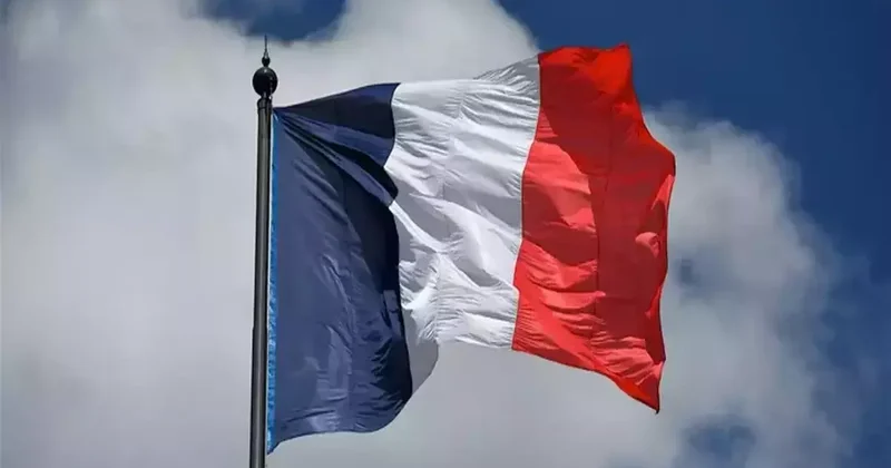 Fransa Korsikada əməliyyat keçirib, saxlanılanların başına torba salıb Parisə aparır
