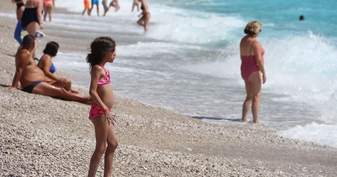 Dəniz sezonu AÇILDI Turistlər axın etdi