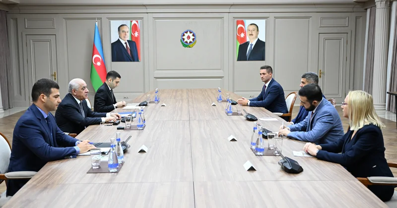 Baş nazir Əli Əsədov Dünya Minifutbol Federasiyasının prezidenti ilə görüşüb