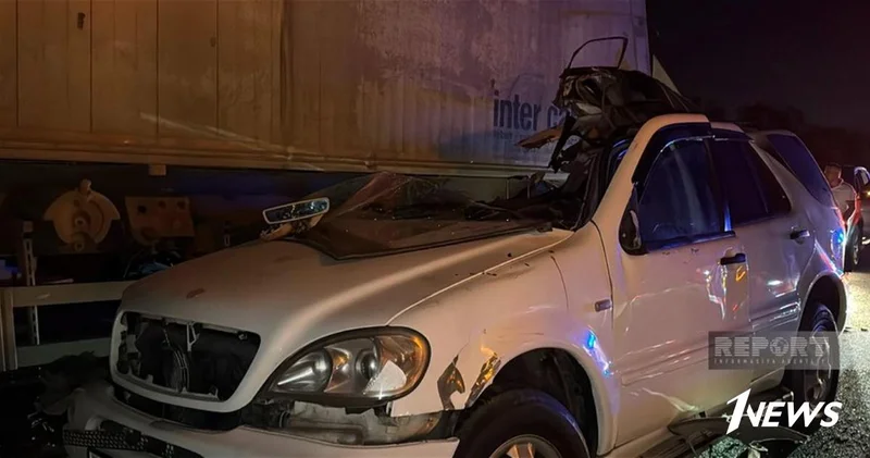 В ДТП на автомагистрали Баку Губа произошло ДТП: один человек погиб, двое ранены