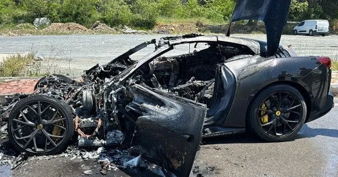 Beşiktaş prezidentinin oğlunun 20 milyonluq Ferrari si kül oldu FOTO