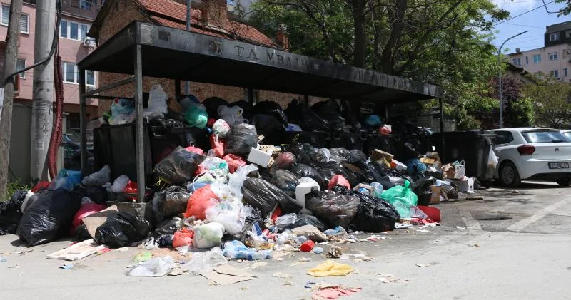 Bu ölkənin paytaxtı zibil içində üzür Səbəb