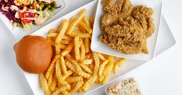 Fast foodların orqanizmə gizli zərərləri izah edilir...