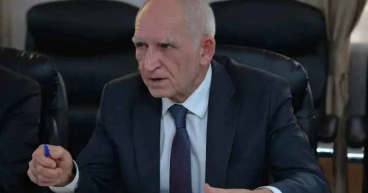 Yaşlı, təcrübəli müəllimləri təcrübəsiz gənclərlə əvəz etmək nə dərəcədə düzgündür? Nadir İsrafilov