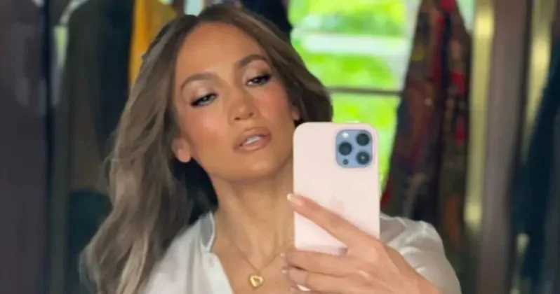 Cennifer Lopez öz fotolarını paylaşdığı üçün məhkəməyə verilib FOTO