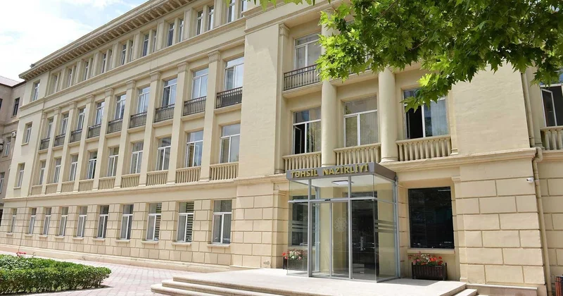 Təhsil biznesə çevrilib: Ekspertdən Nazirliyə ağır ittihamlar