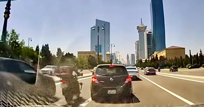 “Nissan” sürücüsündən nümunəvi davranış Son anda faciənin qarşısını aldı VİDEO
