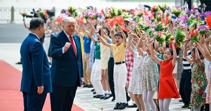 Трамп в Пекине: визит больших жестов, осторожных сделок и нерешенных противоречий ВЗГЛЯД