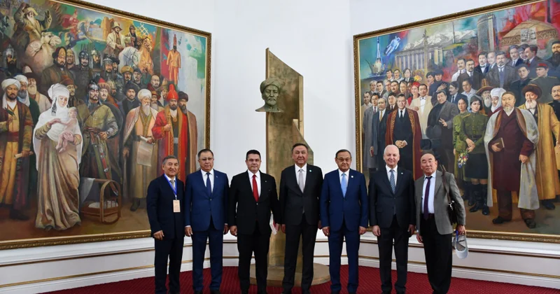 Almatıda Birinci Türkoloji Qurultayın 100 illiyinə həsr olunmuş beynəlxalq simpozium başlayıb