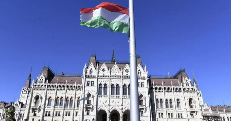 Guardian: Власти Венгрии сократили срок полномочий премьер министра