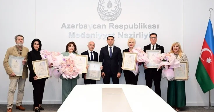 Nazir yubileyi olan incəsənət xadimləri ilə görüşdü Fotolar