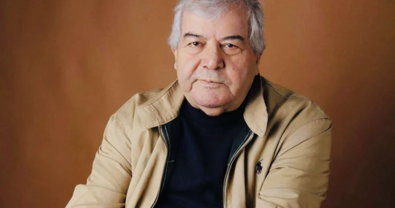 İşıqdan işığa yol gedir insan Sabir Rüstəmxanlının şeirləri