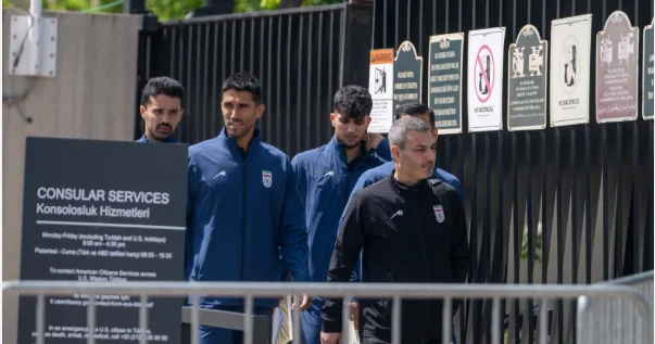 İran futbolçuları ABŞ səfirliyinə getdi VİDEO