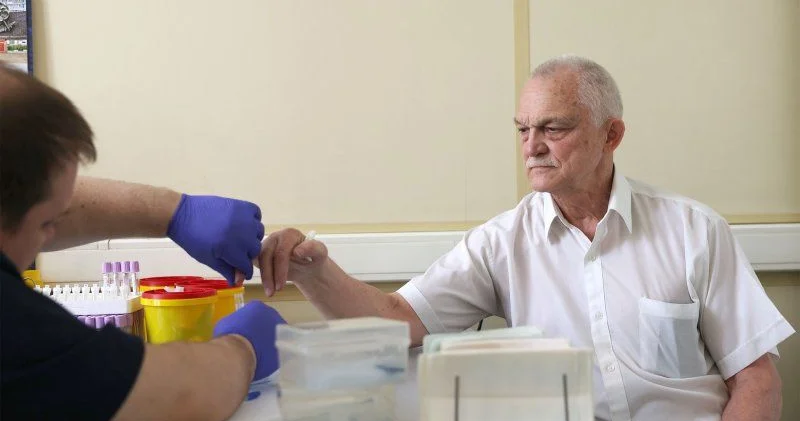 80 yaşlı Fəxri donor 600 cü dəfə qan verdi