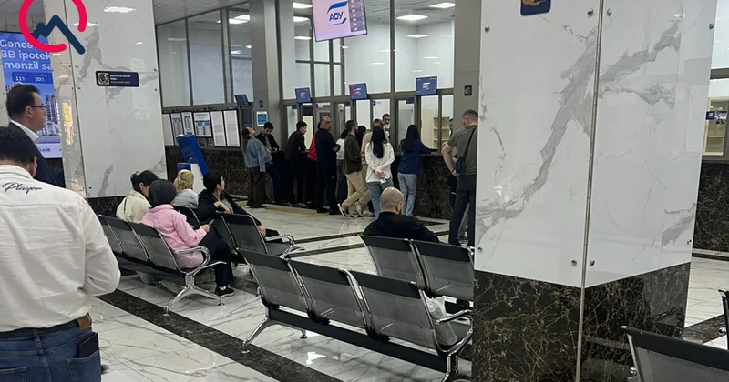 Tbilisi qatarına ilk bileti o aldı Vağzalda növbə var