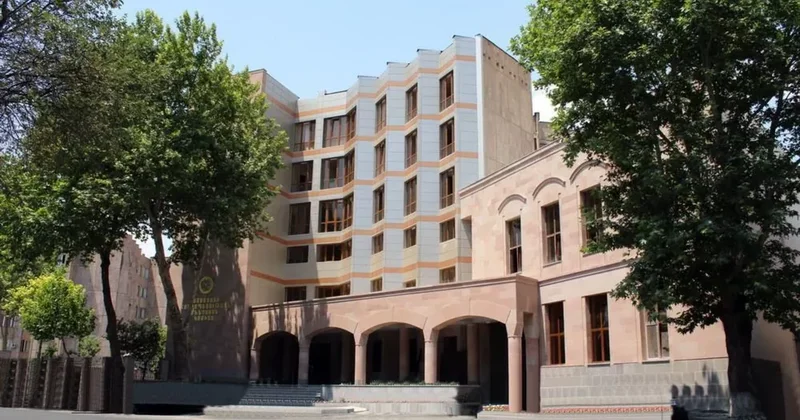 Ermənistanda seçki saxtakarlığı: Rusiyalı milyarderin partiya üzvləri rüşvətə görə saxlanıldılar