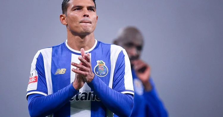 Portu dan Tiaqo Silva ilə bağlı qərar