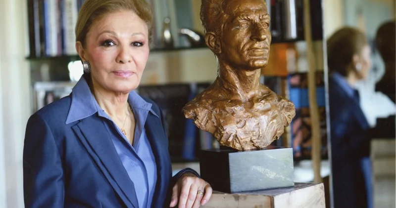İran şahının azərbaycanlı arvadı danışdı: “İşıq qaranlığa qalib gələcək!”